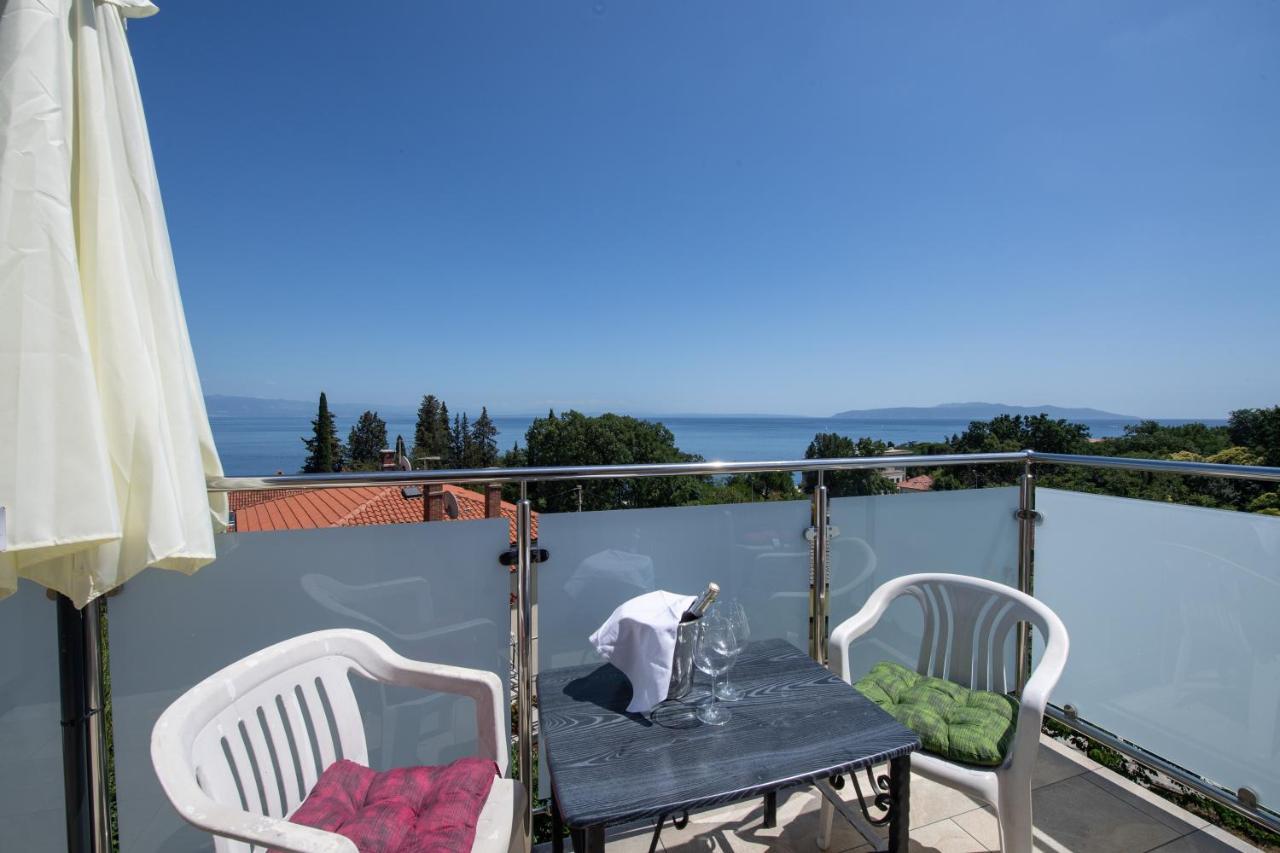 Villa Anna-Potkrovlje Ika Exteriör bild